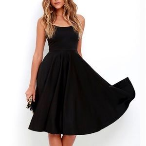 Lulu’s-Making Memories Black Midi Dress